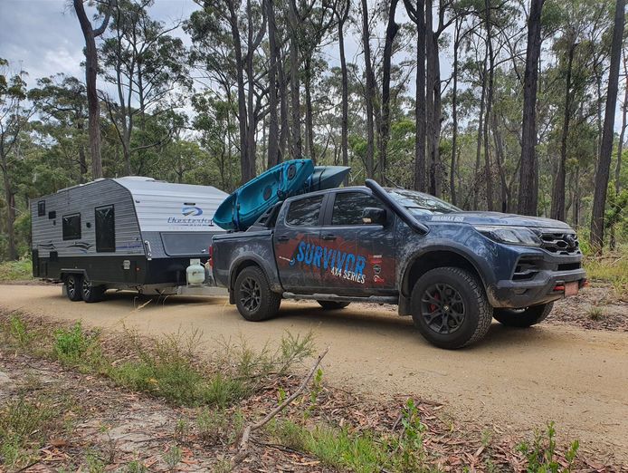 automotive-online-business-with-modern-warehouse-1