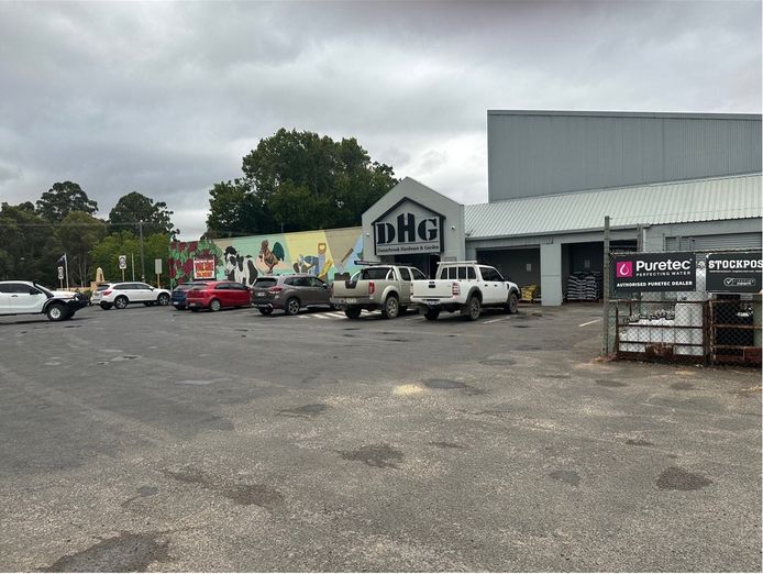 independent-hardware-amp-garden-centre-0