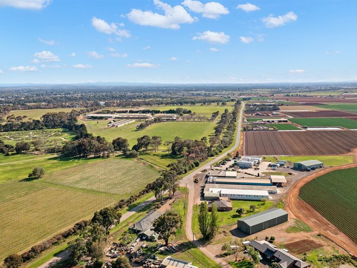 business-and-2-2-hectares-of-land-just-outside-melbourne-0