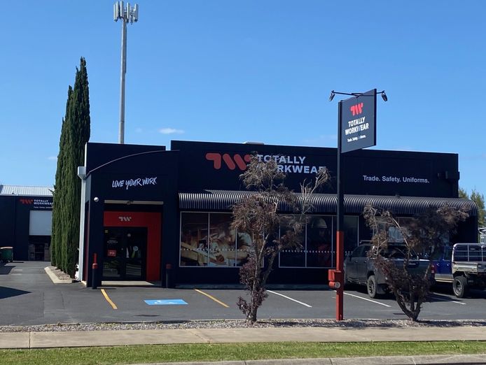 totallyworkwearbunburytradesafetyuniformsbusinessforsale0