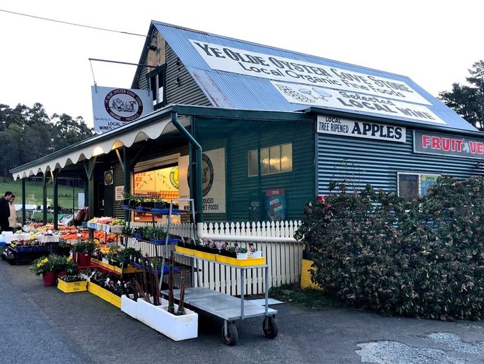 well-known-convenience-store-very-busy-location-0