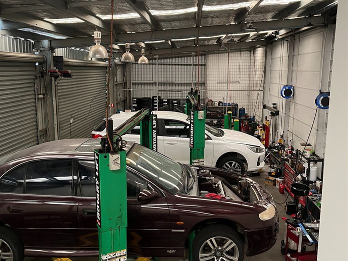 automotive-workshop-in-ipswich-for-sale-2