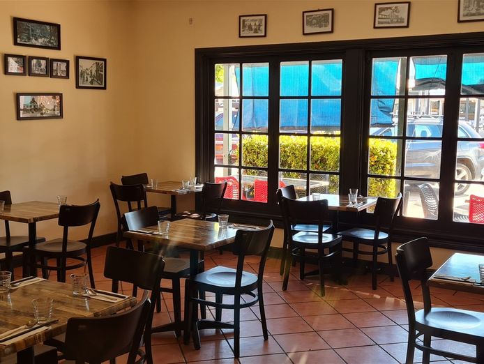 restaurant-great-location-100k-owners-income-0