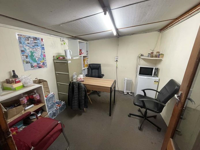 easy-to-run-petrol-station-with-untapped-revenue-streams-7