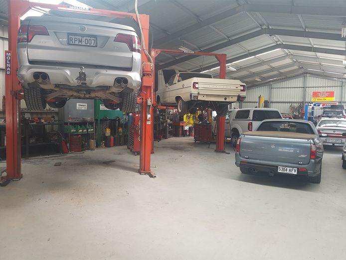 large-independent-automotive-workshop-great-facilities-0