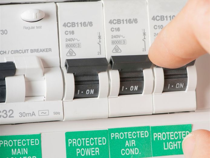 melbourne-electrical-contracting-business-3-vehicles-on-road-0