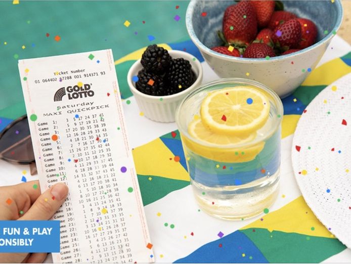 busy-shopping-centre-lotto-and-tobacconist-6