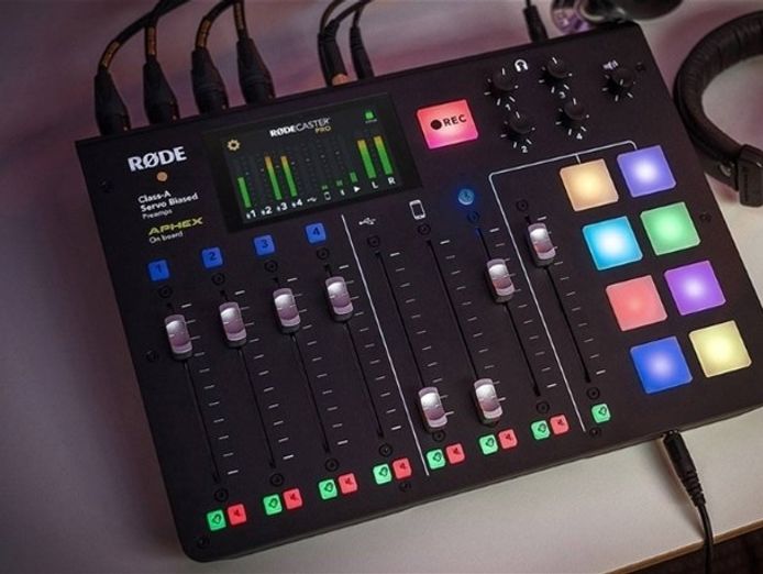 profitable-live-streaming-business-with-equipment-3