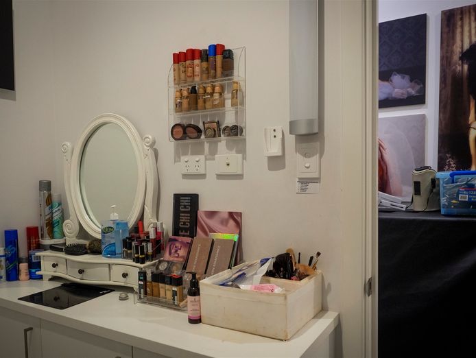 own-this-business-hire-photographers-to-do-the-work-4