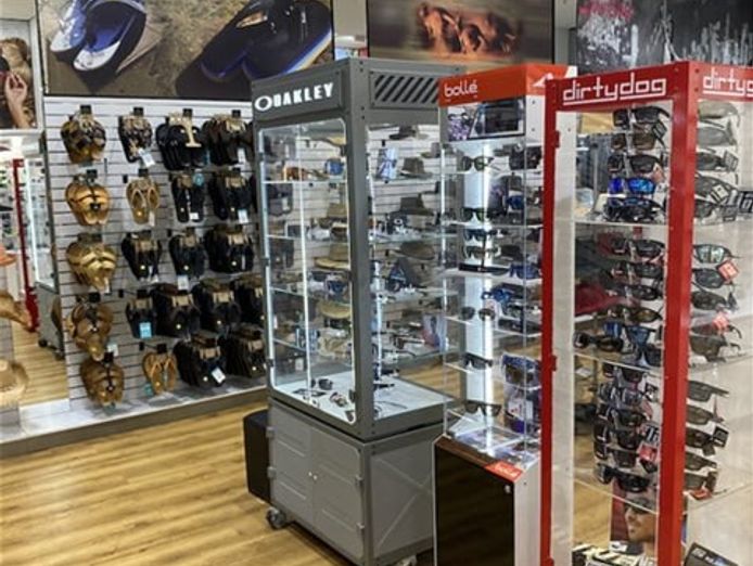 long-standing-successful-sunglass-retailer-7