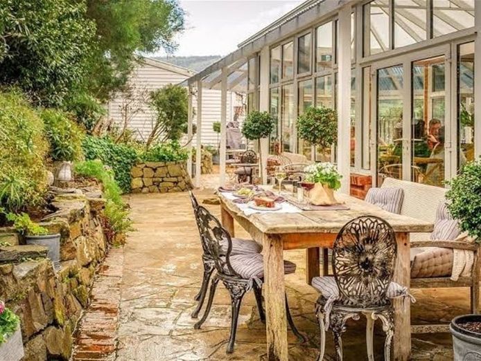 tasmania-lifestyle-accommodation-amp-events-venue-2