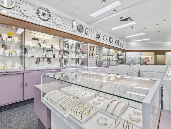 established-master-jeweller-6