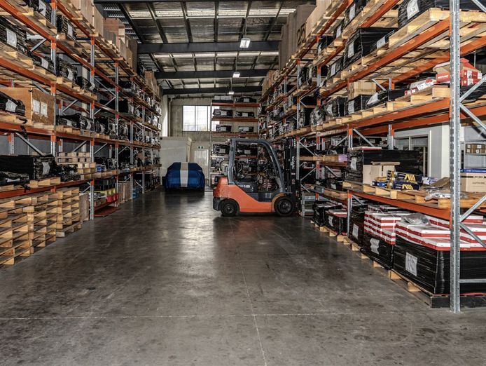 automotive-online-business-with-modern-warehouse-5