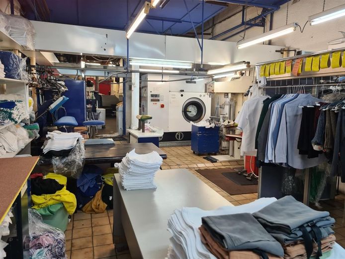 dry-cleaning-amp-commercial-laundry-4