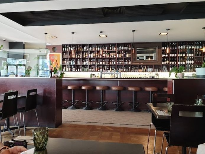 trendy-restaurant-cafe-bar-in-highly-desirable-cbd-location-6