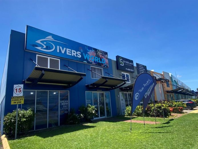 longest-and-largest-divers-world-retail-and-service-0