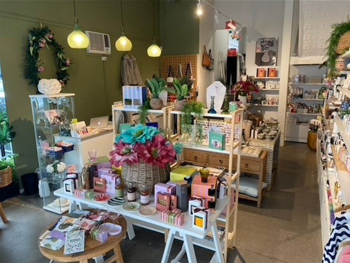 retail-amp-online-store-fashion-gift-amp-lifestyle-2