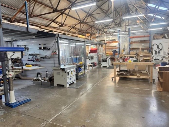turnkey-workshop-amp-showroom-creative-space-ready-to-go-7