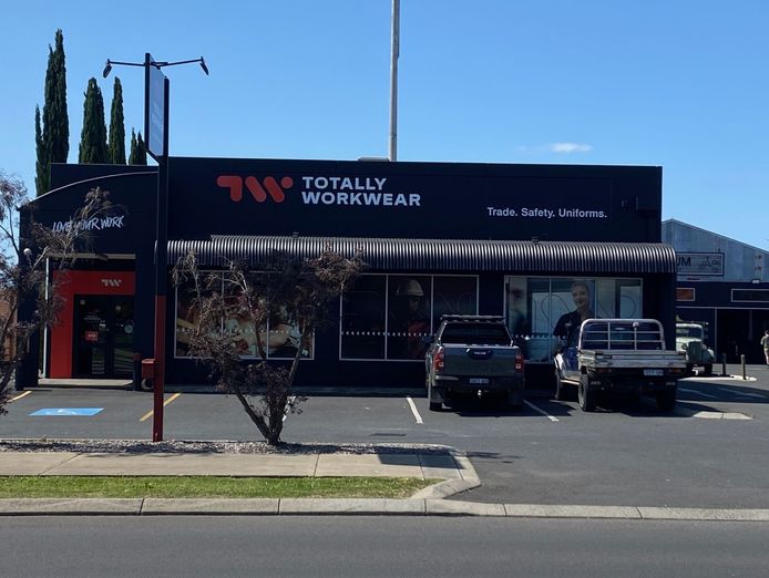 totallyworkwearbunburytradesafetyuniformsbusinessforsale3