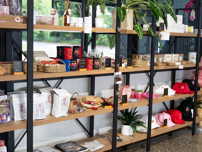 shaylee-strawberries-2