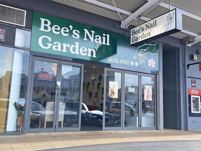bee-39-s-nail-garden-0