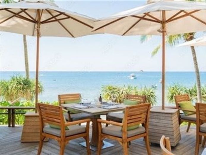 stunning-authentic-restaurant-with-marina-views-1