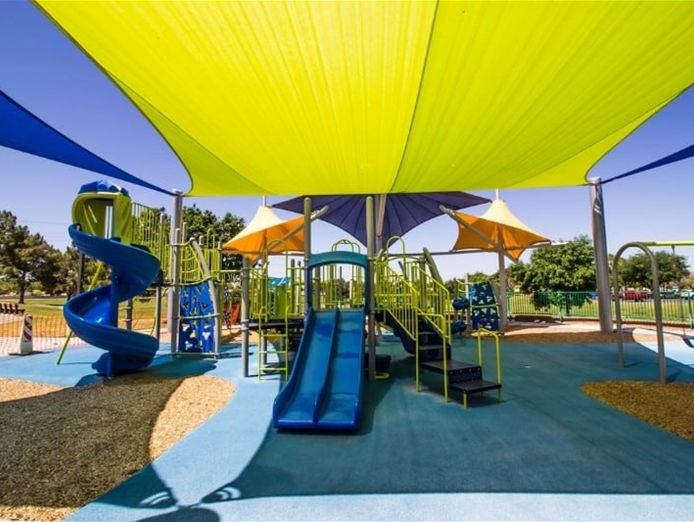 build-up-or-bolt-on-with-melbournes-custom-shade-solutions-8