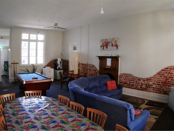backpacker-business-geraldton-freehold-also-available-5