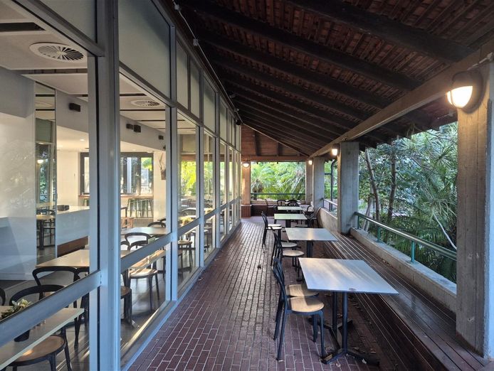 perth-uni-cafe-in-top-location-5