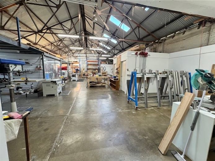 turnkey-workshop-amp-showroom-creative-space-ready-to-go-9