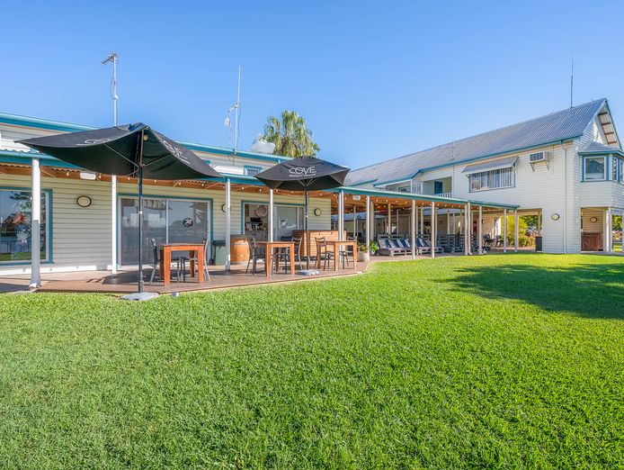 flavours-cafe-marina-gladstone-7