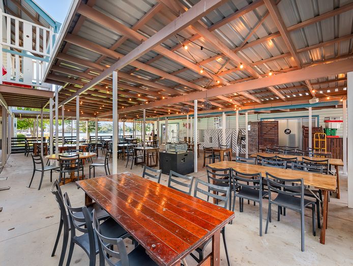 flavours-cafe-marina-gladstone-3