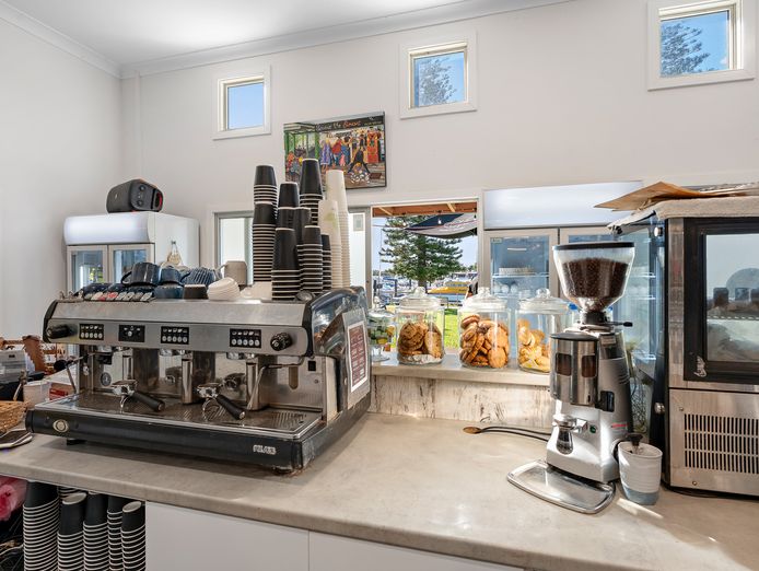 flavours-cafe-marina-gladstone-0