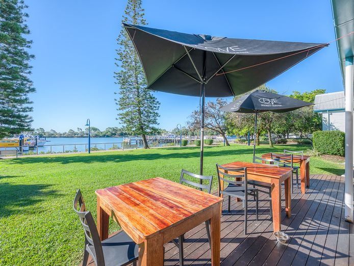flavours-cafe-marina-gladstone-6