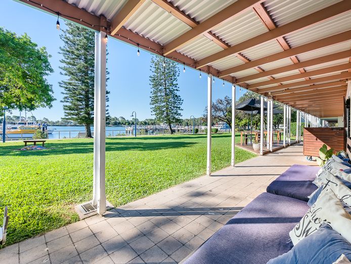 flavours-cafe-marina-gladstone-4