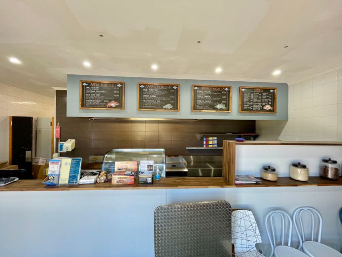 1st-time-on-seek-very-cheap-rental-profitable-fish-n-chips-shop-train-station-2