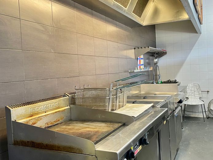 1st-time-on-seek-very-cheap-rental-profitable-fish-n-chips-shop-train-station-0