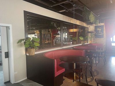 ref-2897-it-39-s-a-beauty-bar-restaurant-inner-west-1