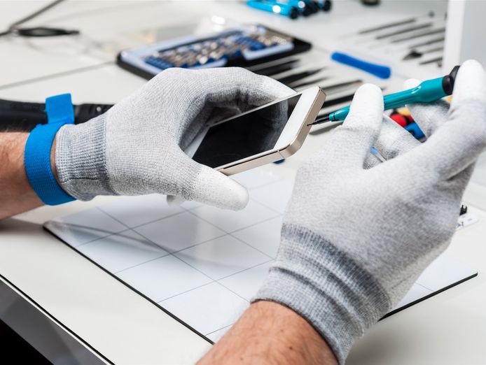 fully-managed-and-spacious-mobile-phone-repair-shop-ref-13852-0