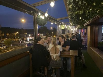 restaurant-bar-entertainment-venue-in-eltham-jasw0061-4