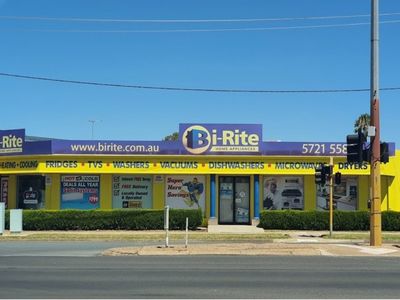 online-amp-instore-retail-business-spbl1470-0