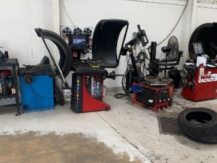 tyre-sales-fitting-and-mechanical-repair-gls123-4
