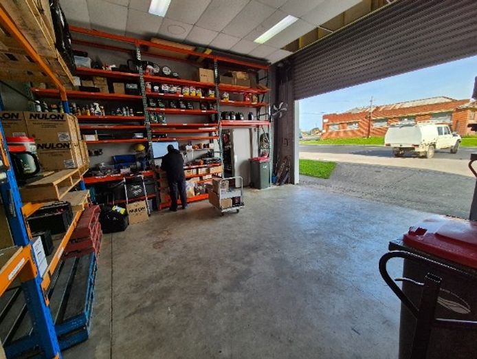 autobarn-retail-outlet-gls122-7