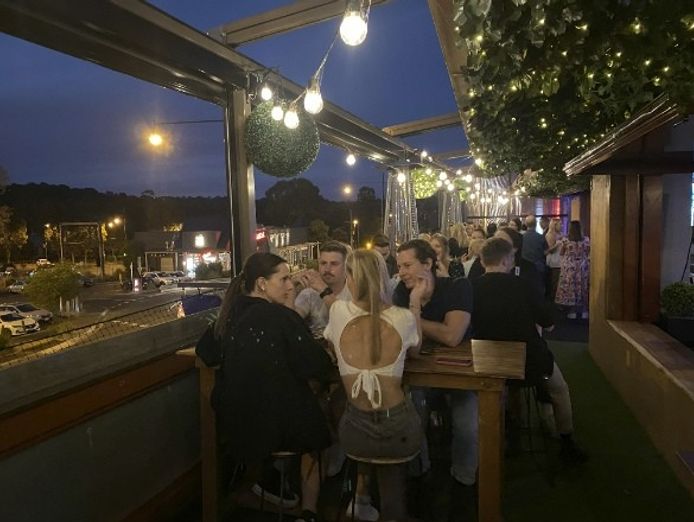 restaurant-bar-entertainment-venue-in-eltham-jasw0061-4