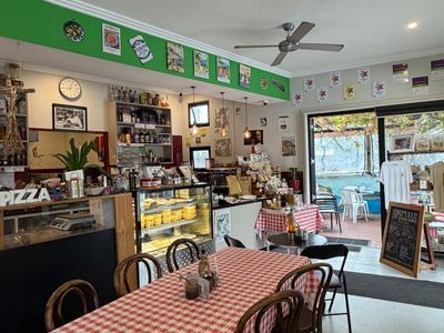 authentic-italian-deli-shop-and-pizzeria-cafe-in-byron-bay-4