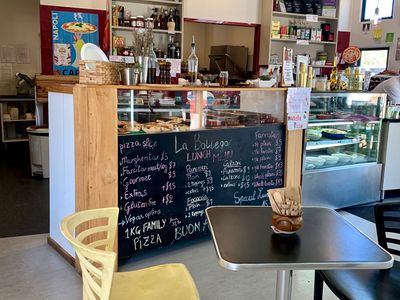 authentic-italian-deli-shop-and-pizzeria-cafe-in-byron-bay-1