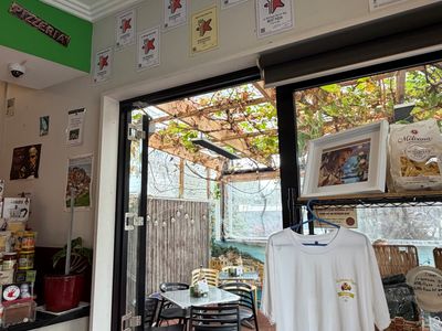 authentic-italian-deli-shop-and-pizzeria-cafe-in-byron-bay-5