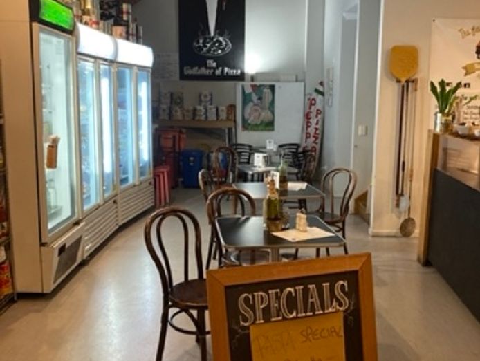 authentic-italian-deli-shop-and-pizzeria-cafe-in-byron-bay-2