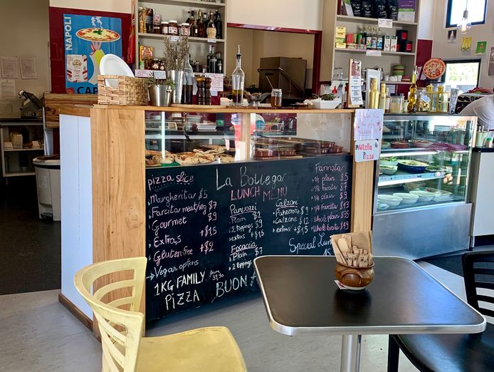 authentic-italian-deli-shop-and-pizzeria-cafe-in-byron-bay-1