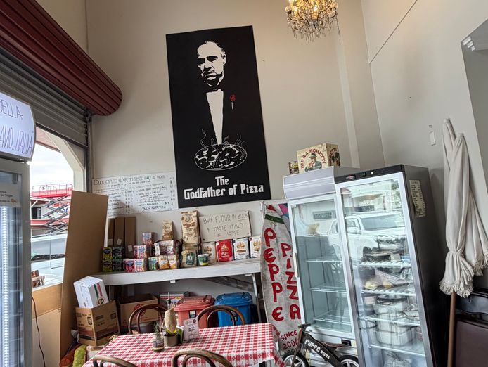 authentic-italian-deli-shop-and-pizzeria-cafe-in-byron-bay-1